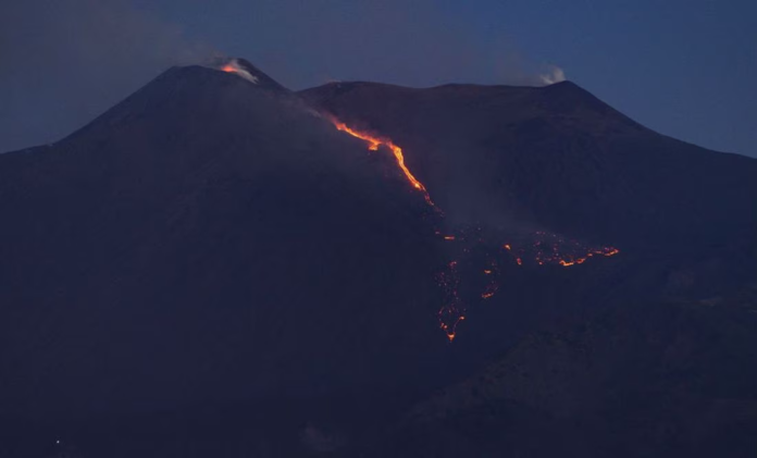 el-monte-etna-entra-en-erupcion-suspenden-vuelos-el-tecolote-diario