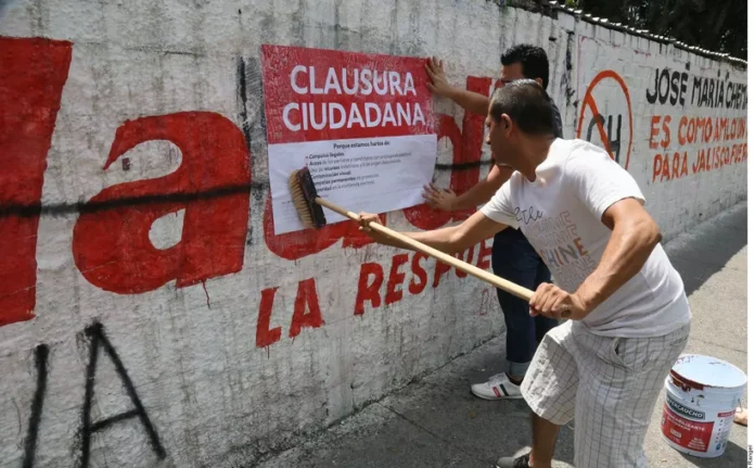 ciudadanos-clausuran-propaganda-de-corcholatas-el-tecolote-diario