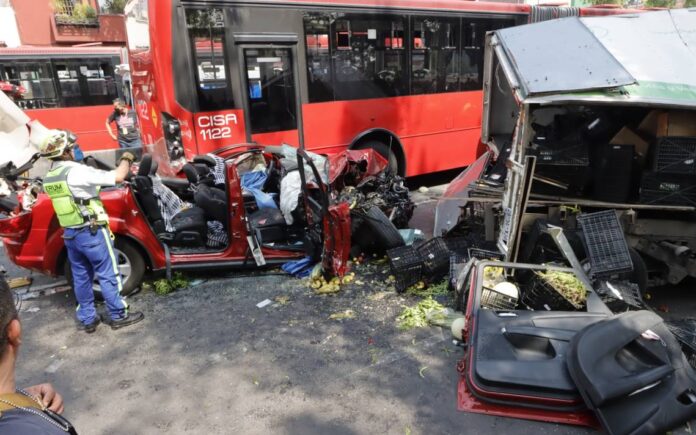 Retiro de conductores del Metrobus El Tecolote Diario