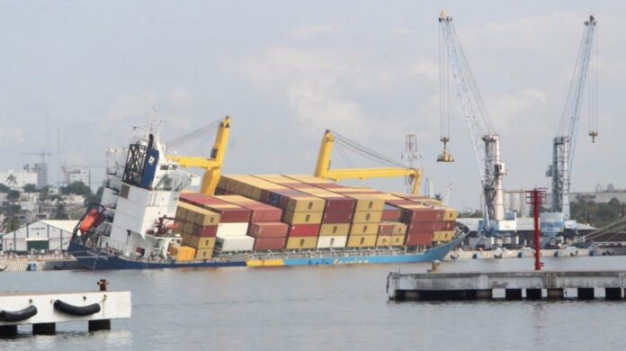 Se hunde barco en costas de Mazatlán El Tecolote Diario