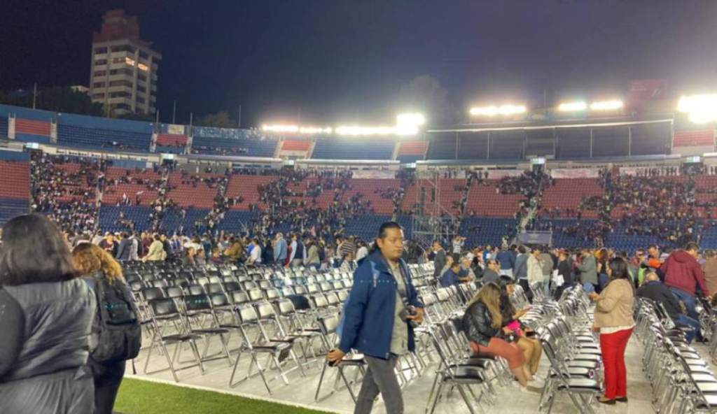 sheinbaum-deja-plantados-a-militantes-en-el-estadio-azul-el-tecolote-diario