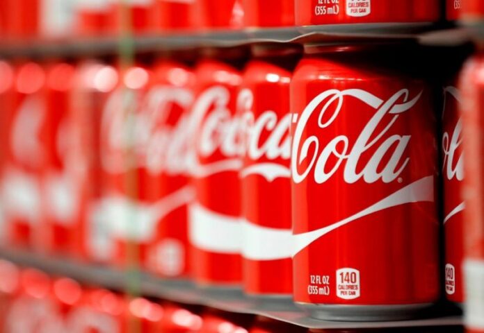 Encuentran restos de detergente en refresco de Coca-Cola en Croacia