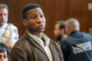 Comienza juicio de Jonathan Majors acusado de violencia de género