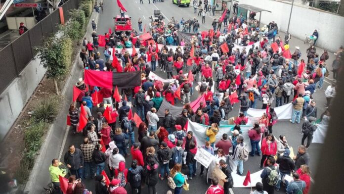 trabajadores-del-colegio-de-bachilleres-bloquearon-vialidades-el-tecolote-diario