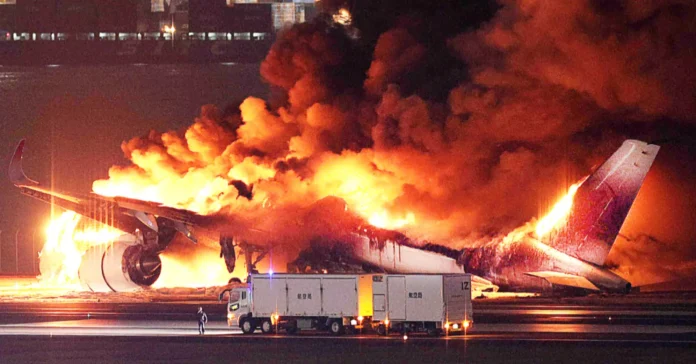 avion-se-incendia-en-el-aeropuerto-haneda-de-japon-el-tecolote-diario