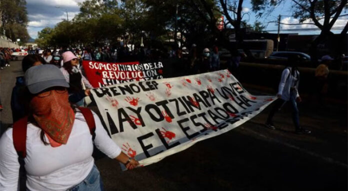 Ocho militares involucrados en el caso Ayotzinapa salen de prisión para llevar su proceso en libertad