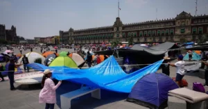 CNTE mantienen plantón en el Zócalo El Tecolote Diario