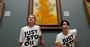 Activistas que tiraron sopa a pintura de Van Gogh fueron declaradas culpables de daño criminal.