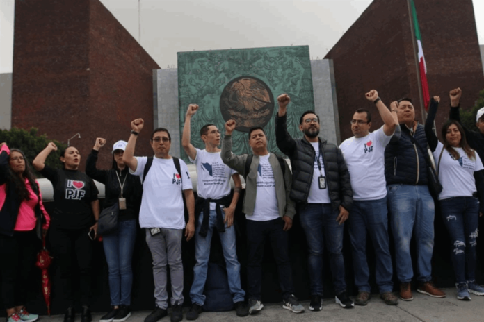 Trabajadores del Poder Judicial protestan en la Cámara de Diputados El Tecolote Diario