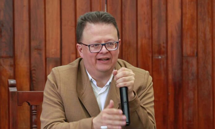 https://eltecolote.mx/2025/05/magistrado-felipe-de-la-mata-convoca-a-votar-el-1-de-junio-y-pide-rechazar-grupos-antisufragistas-el-tecolote-diario/