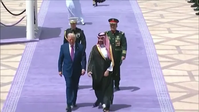 https://eltecolote.mx/2025/05/trump-llego-a-arabia-saudita-para-impulsar-multimillonarios-acuerdos-comerciales-y-reforzar-alianzas-estrategicas-en-el-golfo/