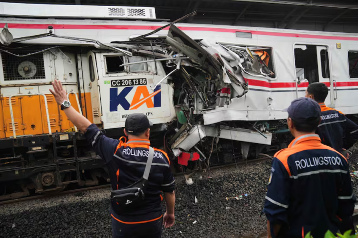 https://eltecolote.mx/2026/04/colision-ferroviaria-cerca-de-yakarta-indonesia-deja-decenas-de-heridos-y-varios-fallecidos-el-tecolote-diario/