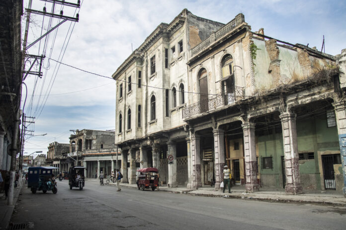 https://eltecolote.mx/2026/06/cuba-publica-un-paquete-de-176-medidas-en-23-ejes-para-aliviar-la-crisis-financiera-que-enfrenta-el-tecolote-diario/