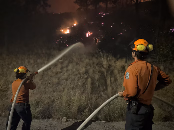 https://eltecolote.mx/2026/08/canada-declara-emergencia-por-incendios-forestales-mas-de-20-mil-personas-son-evacuadas-el-tecolote-diario/